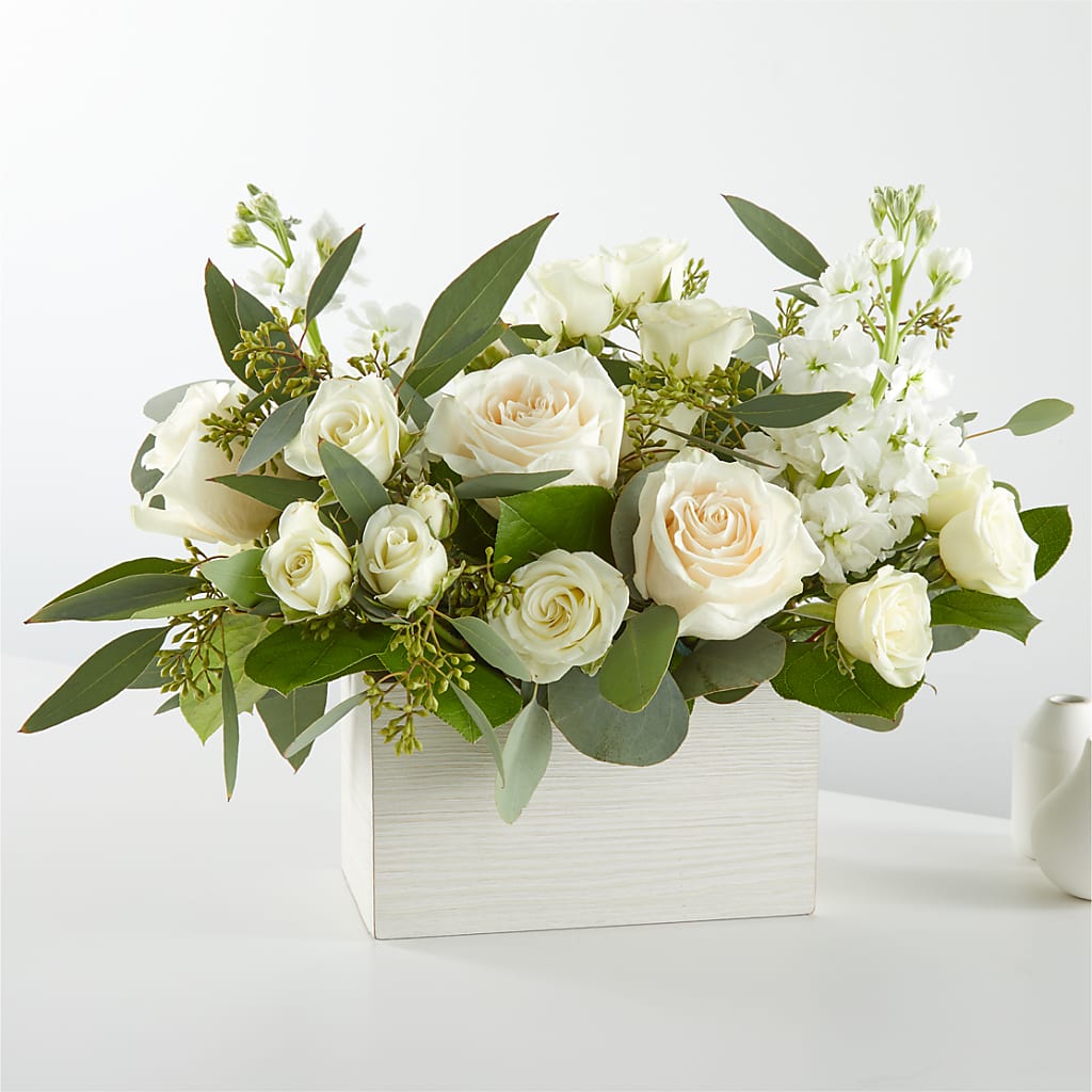Fresh Linen Box Bouquet – Fleuriste Lily-rose, Magog PQ