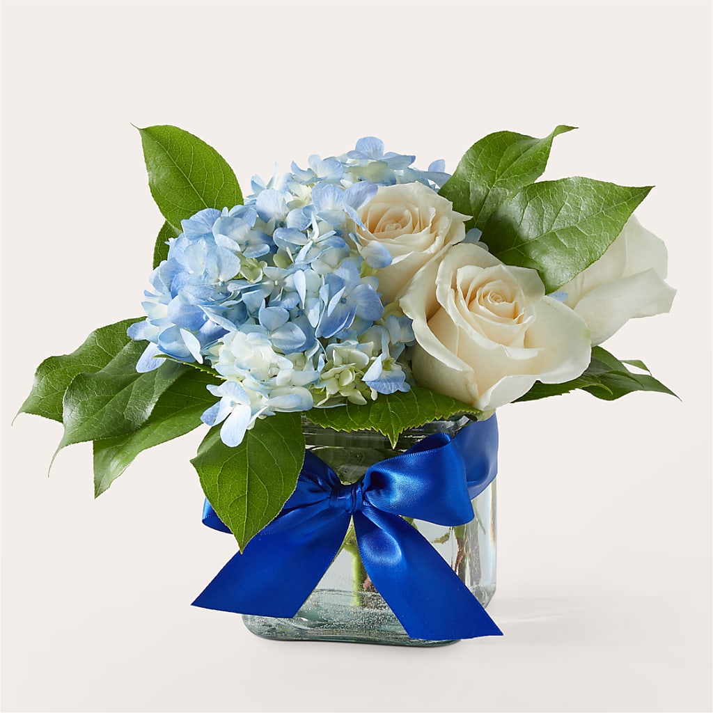 Sky Blue Delight Bouquet – Fleuriste Lily-rose, Magog PQ