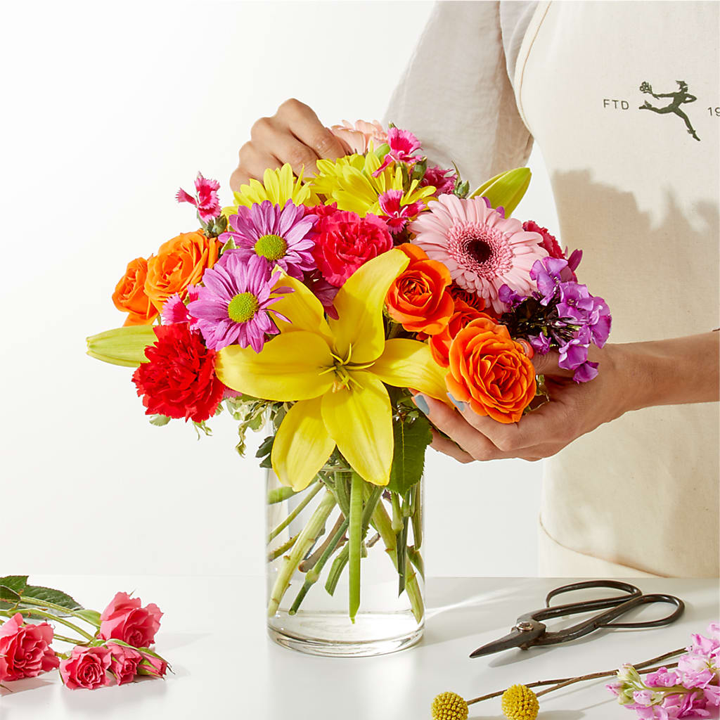 Cue the Confetti - A Florist Original – Fleuriste Lily-rose, Magog PQ