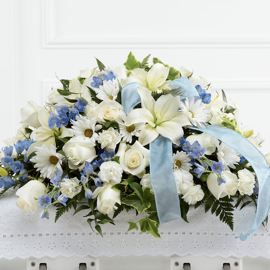 Tender Treasure Casket Spray – Fleuriste Lily-rose, Magog PQ
