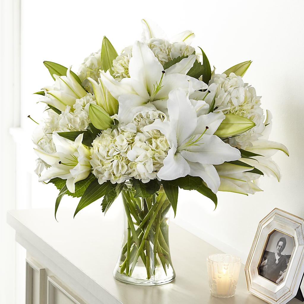 Compassionate Lily Bouquet – Fleuriste Lily-rose, Magog PQ