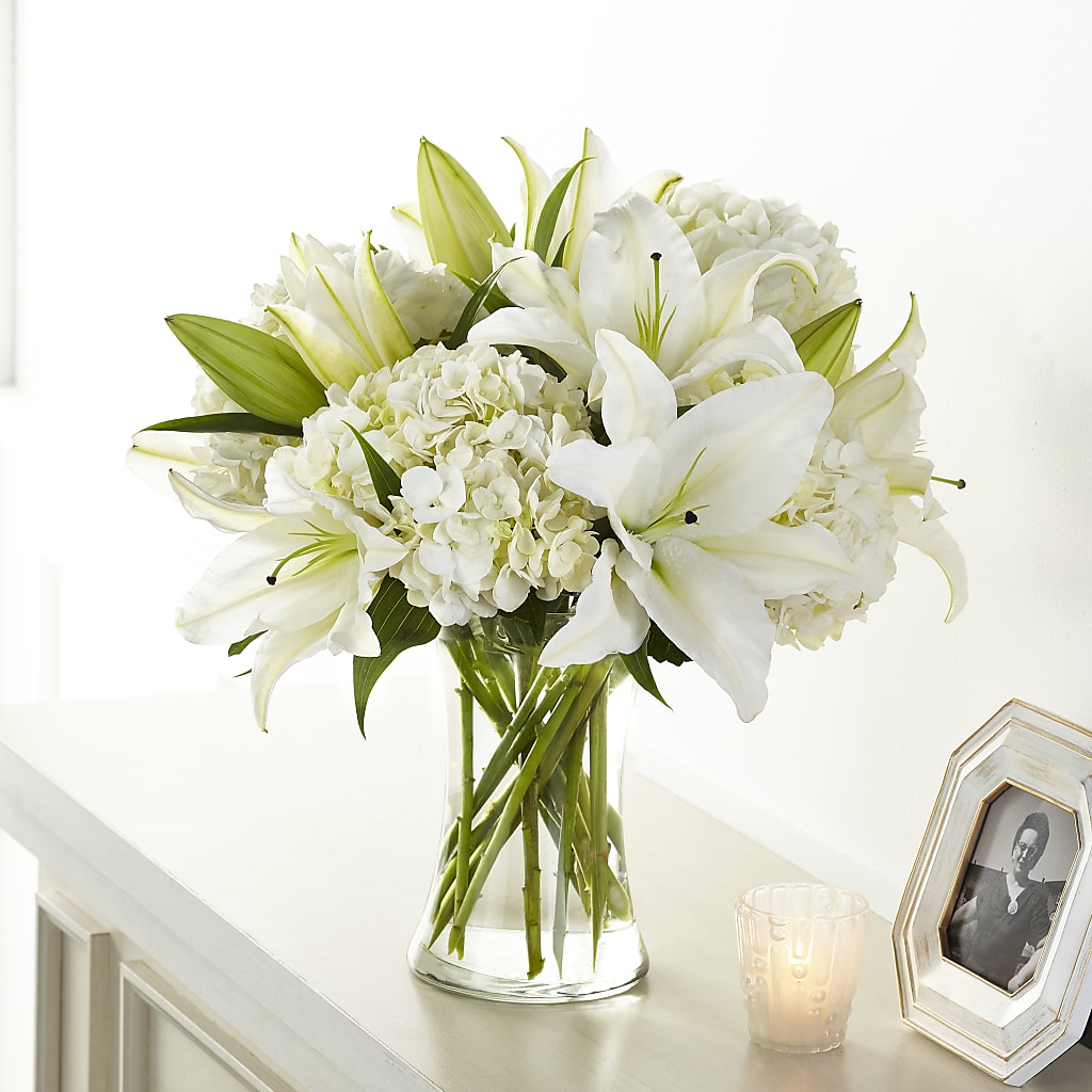 Compassionate Lily Bouquet – Fleuriste Lily-rose, Magog PQ