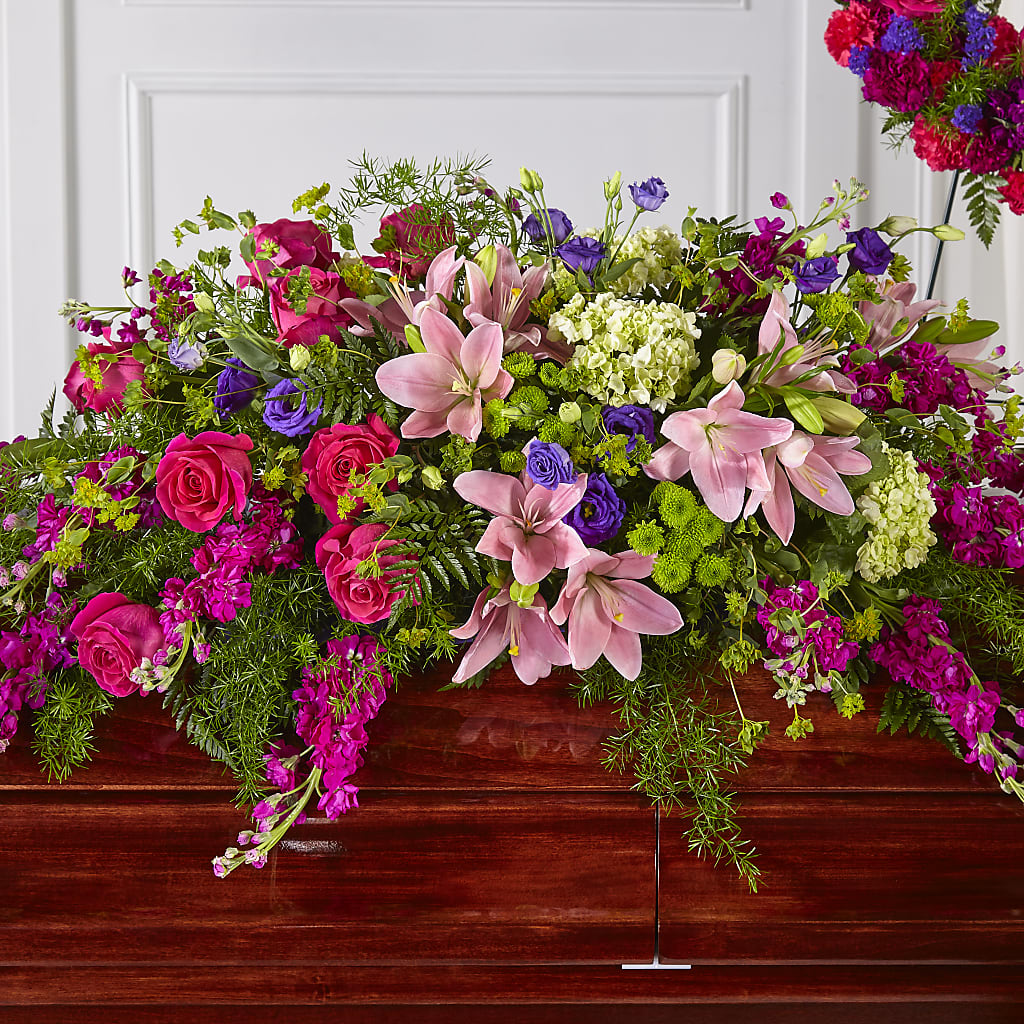Radiant Tribute Casket Spray – Fleuriste Lily-rose, Magog PQ
