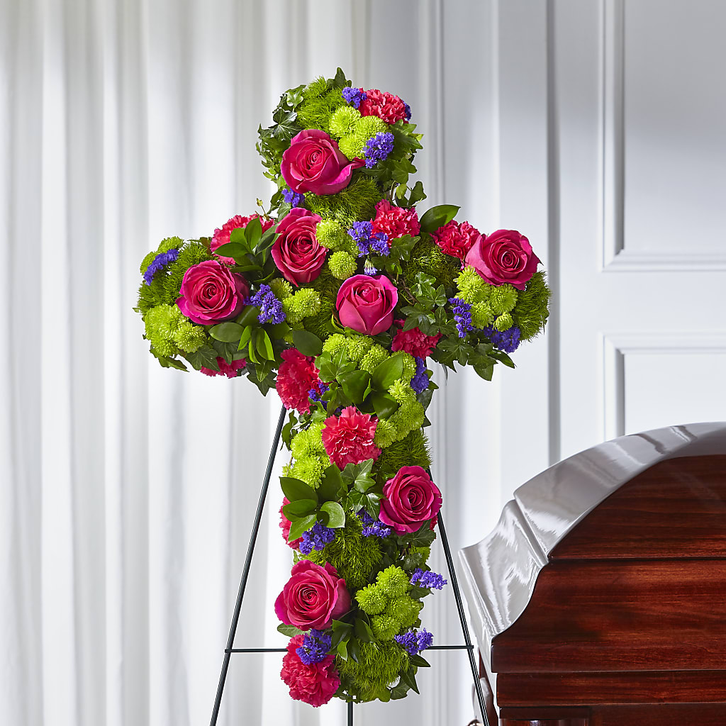 Tribute Rose Floral Cross – Fleuriste Lily-rose, Magog PQ