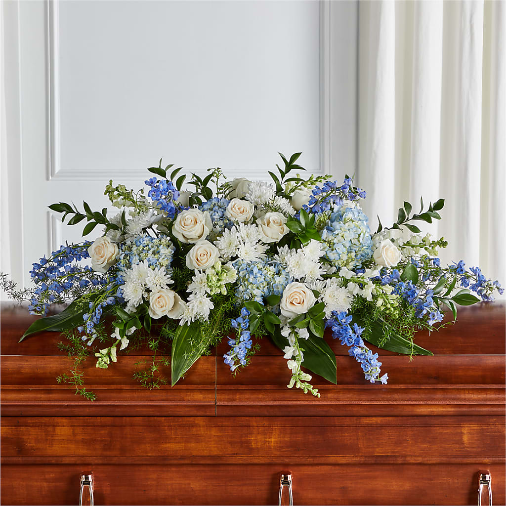 Timeless Essence Casket Spray – Fleuriste Lily-rose, Magog PQ