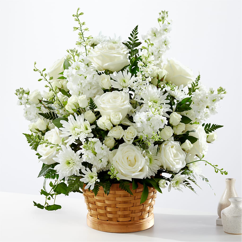 Heartfelt Condolences Arrangement – Fleuriste Lily-rose, Magog PQ