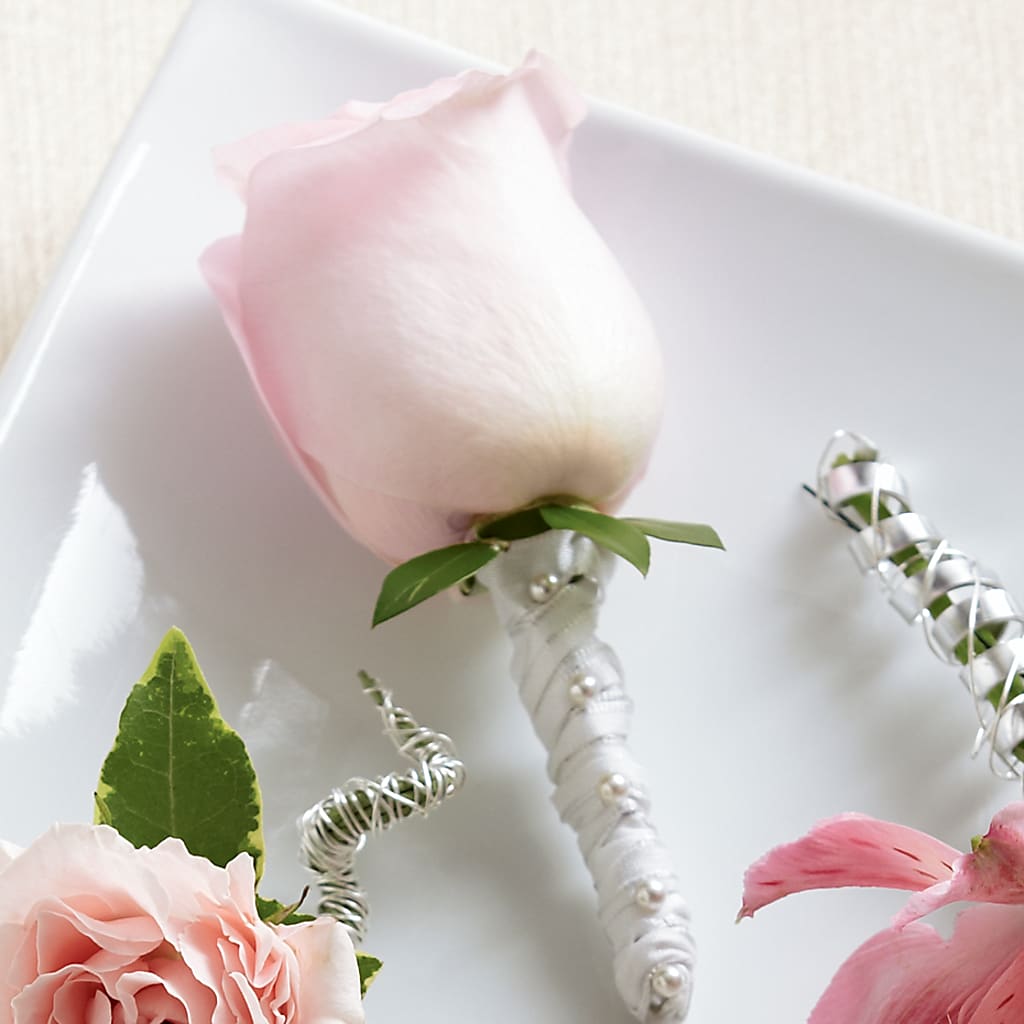 Pink Rose Boutonniere – Fleuriste Lily-rose, Magog PQ
