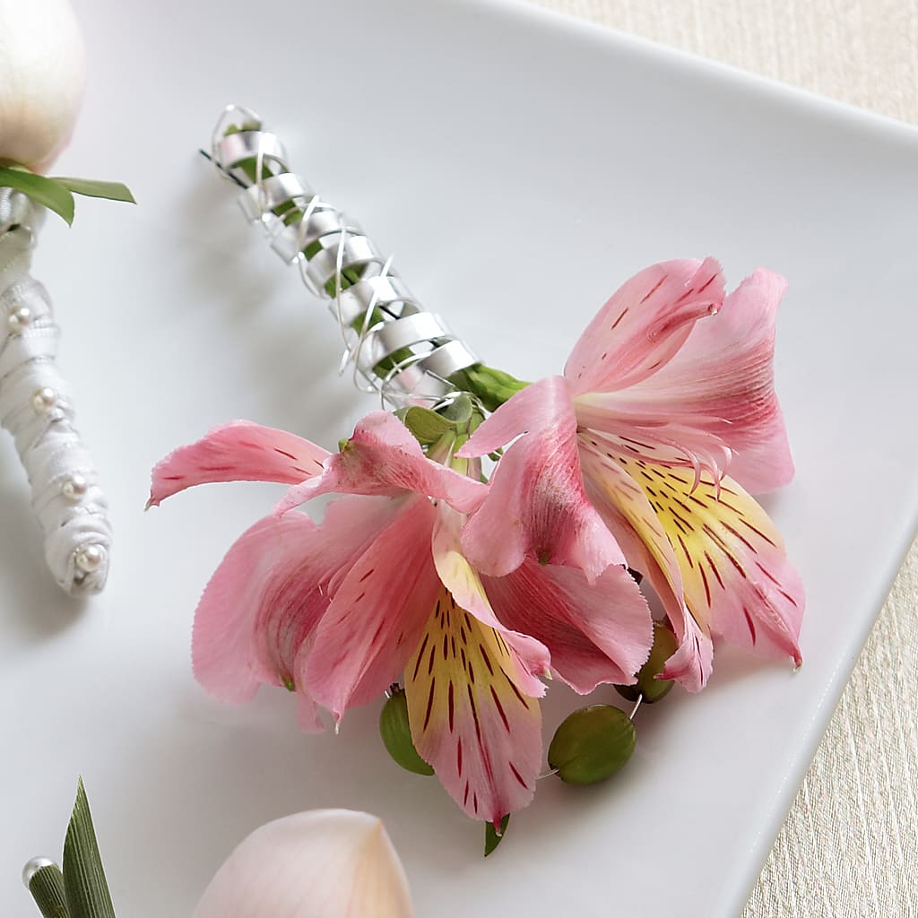 Pink Peruvian Lily Boutonniere – Fleuriste Lily-rose, Magog PQ