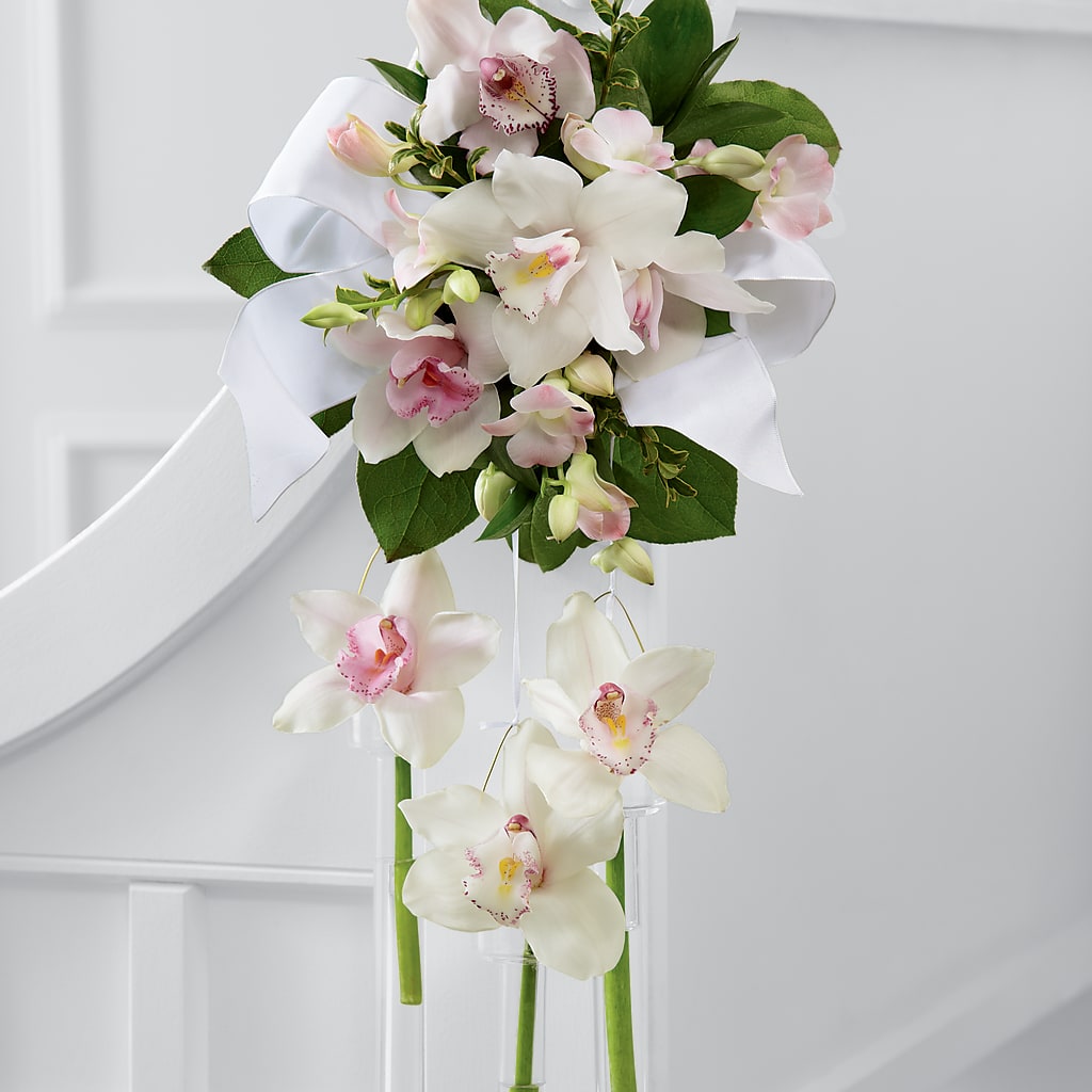Perfect Entrance Pew Arrangement – Fleuriste Lily-rose, Magog PQ