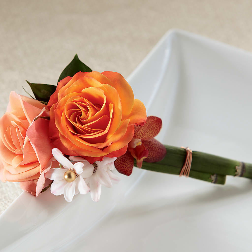 Sunset Dream Boutonniere – Fleuriste Lily-rose, Magog PQ