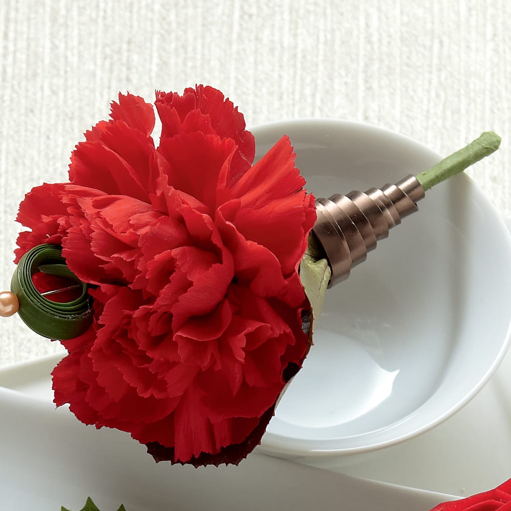 Red Carnation Boutonniere – Fleuriste Lily-rose, Magog PQ