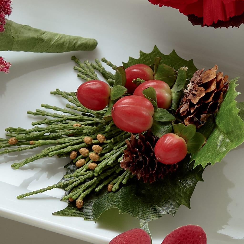 Red Berry Boutonniere – Fleuriste Lily-rose, Magog PQ