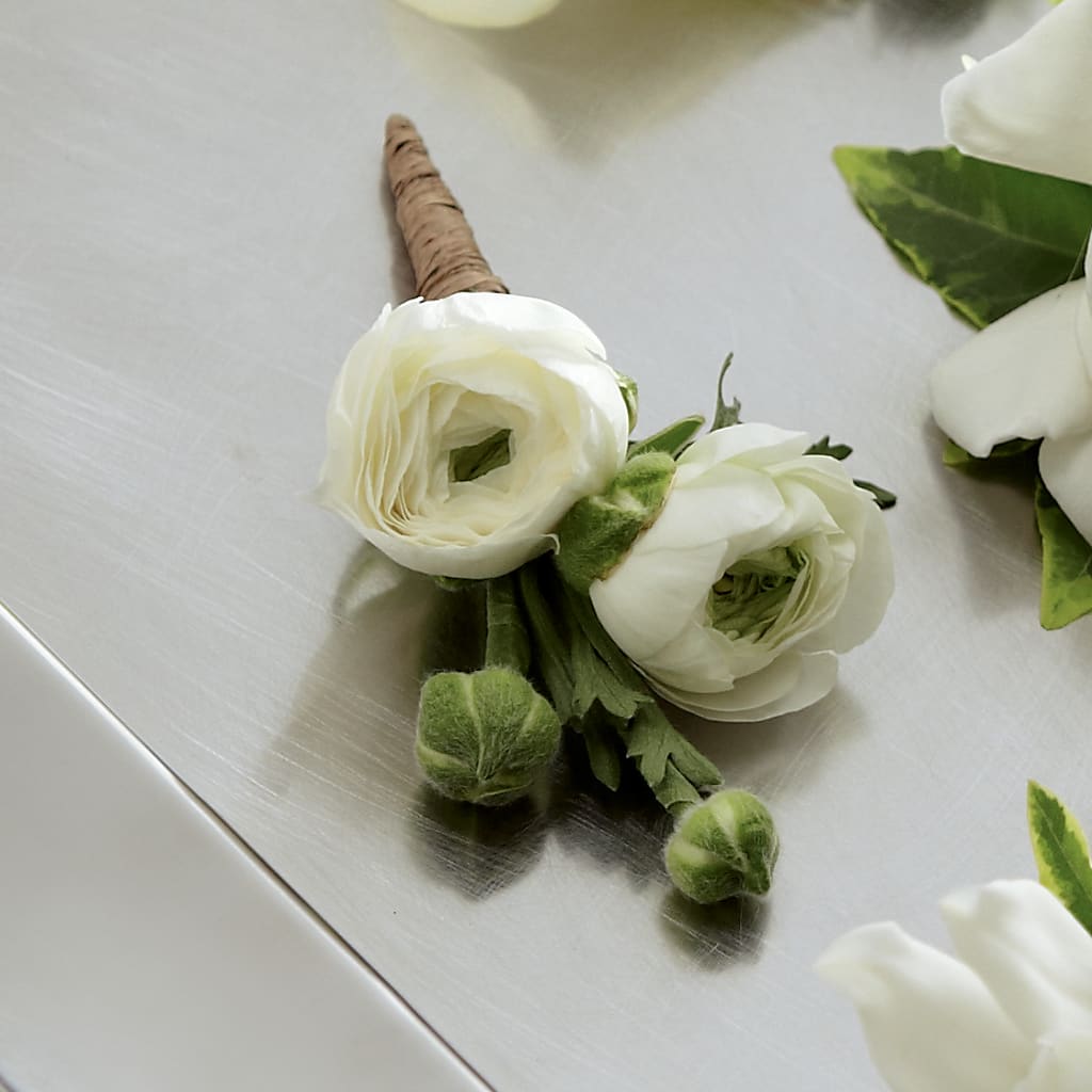 White Ranunculus Boutonniere – Fleuriste Lily-rose, Magog PQ