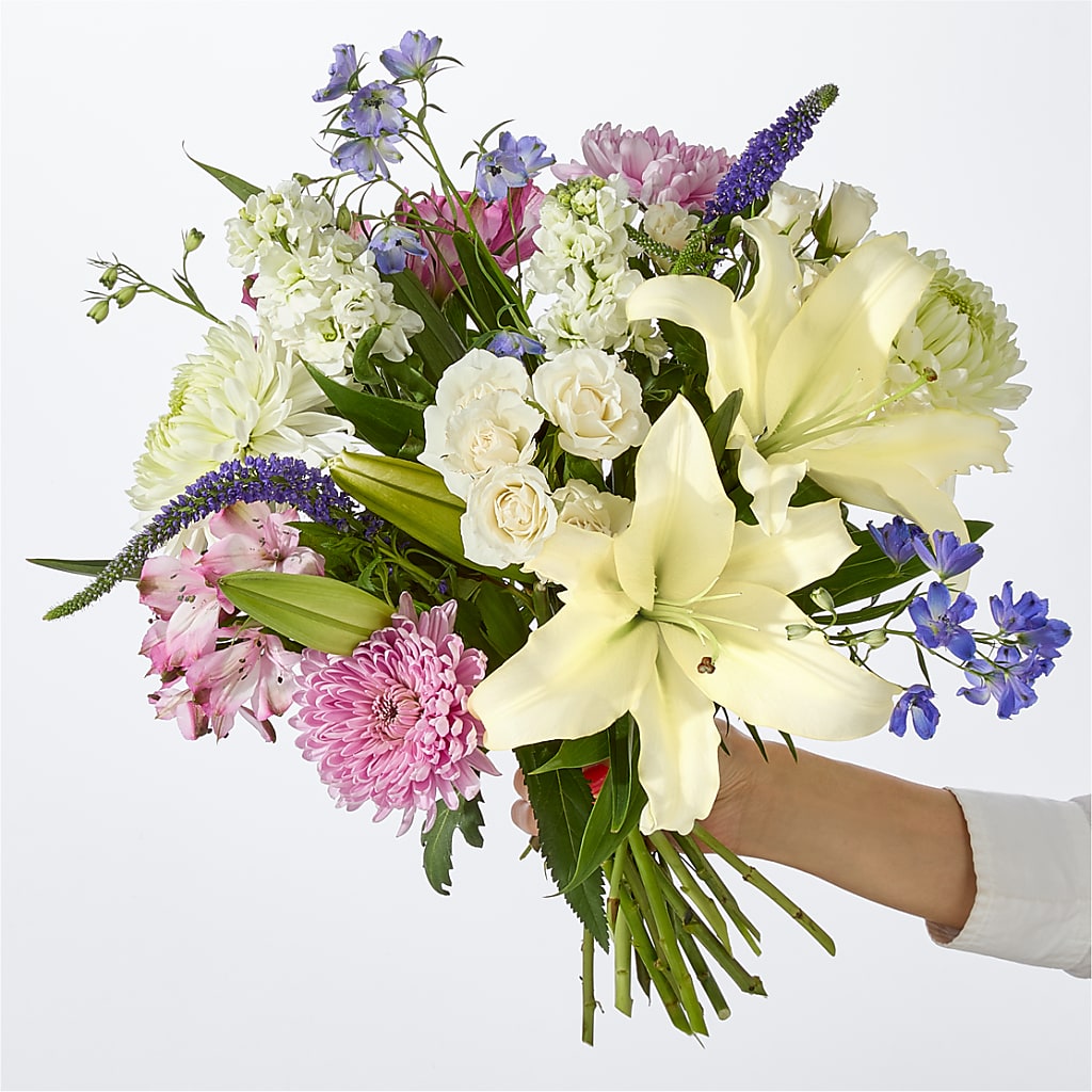 Winter Celebration Bouquet –  Fleuriste Lily-rose, Magog PQ