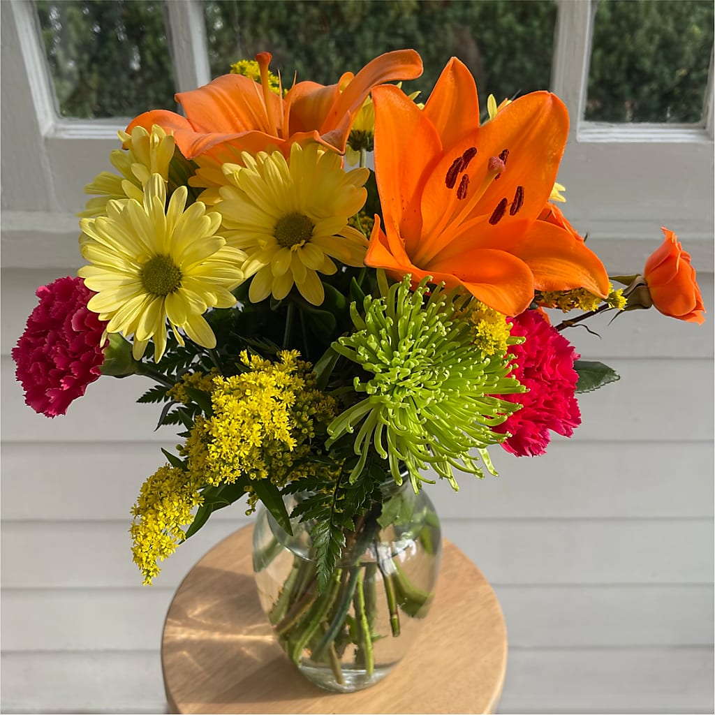 Bold & Bright – A Florist Original –  Fleuriste Lily-rose, Magog PQ