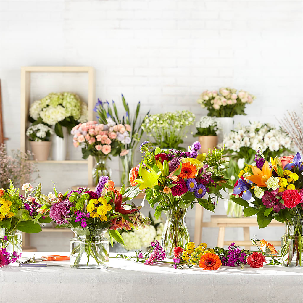 Bold & Bright – A Florist Original –  Fleuriste Lily-rose, Magog PQ