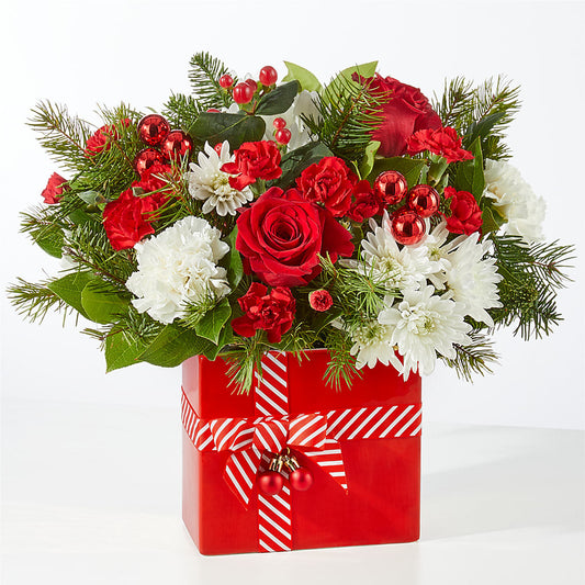 Presents Under the Tree Bouquet –  Fleuriste Lily-rose, Magog PQ
