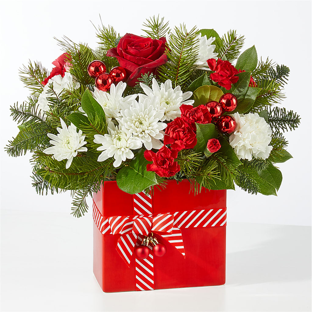 Presents Under the Tree Bouquet –  Fleuriste Lily-rose, Magog PQ