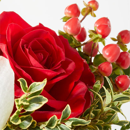 Snowy Wonderland Bouquet –  Fleuriste Lily-rose, Magog PQ