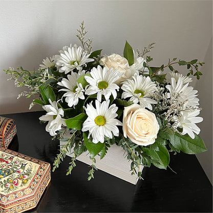 Fresh Linen Box Bouquet –  Fleuriste Lily-rose, Magog PQ