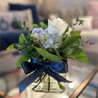 Sky Blue Delight Bouquet –  Fleuriste Lily-rose, Magog PQ