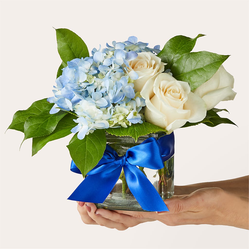 Sky Blue Delight Bouquet –  Fleuriste Lily-rose, Magog PQ