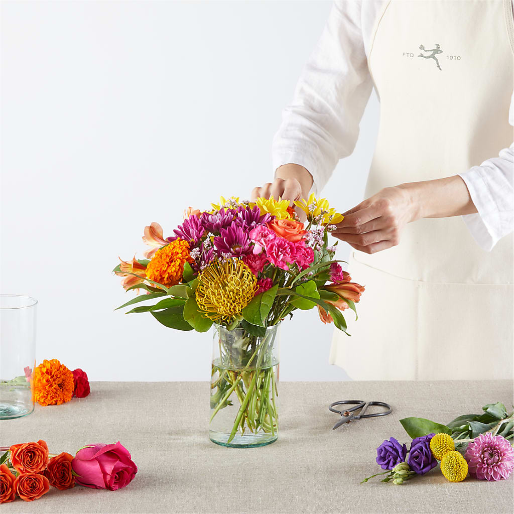 Feast of Color – A Florist Original –  Fleuriste Lily-rose, Magog PQ