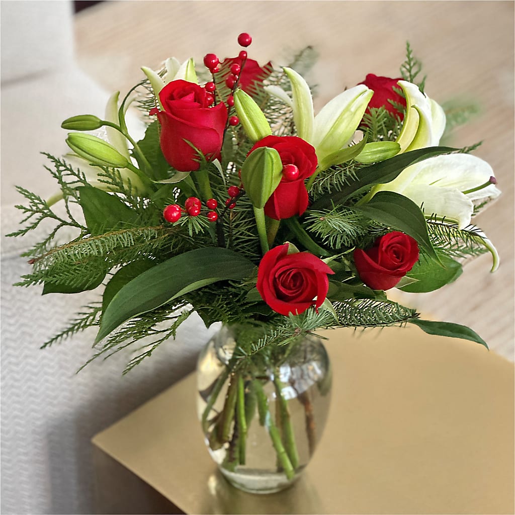 Sparkling Snowflakes Bouquet –  Fleuriste Lily-rose, Magog PQ
