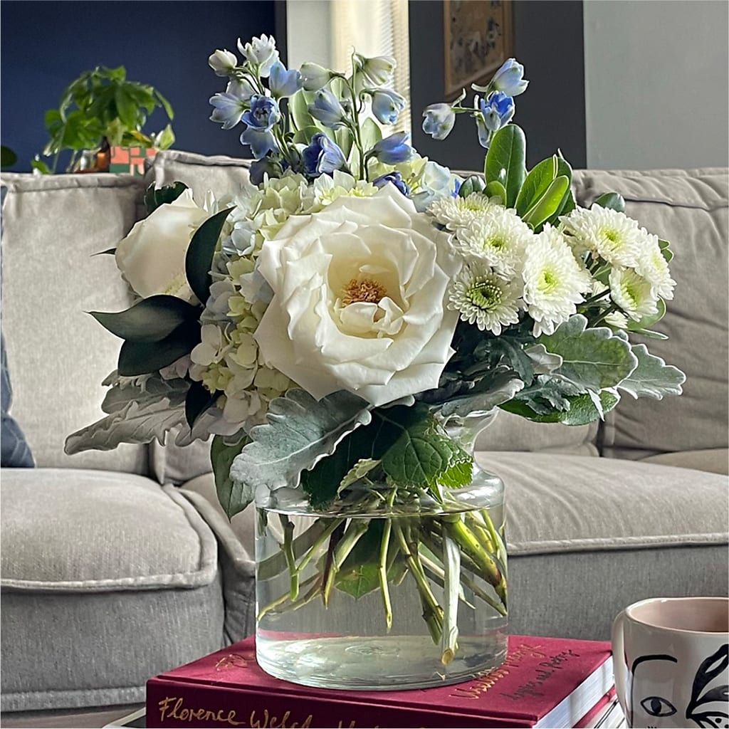 Clear Skies Bouquet –  Fleuriste Lily-rose, Magog PQ