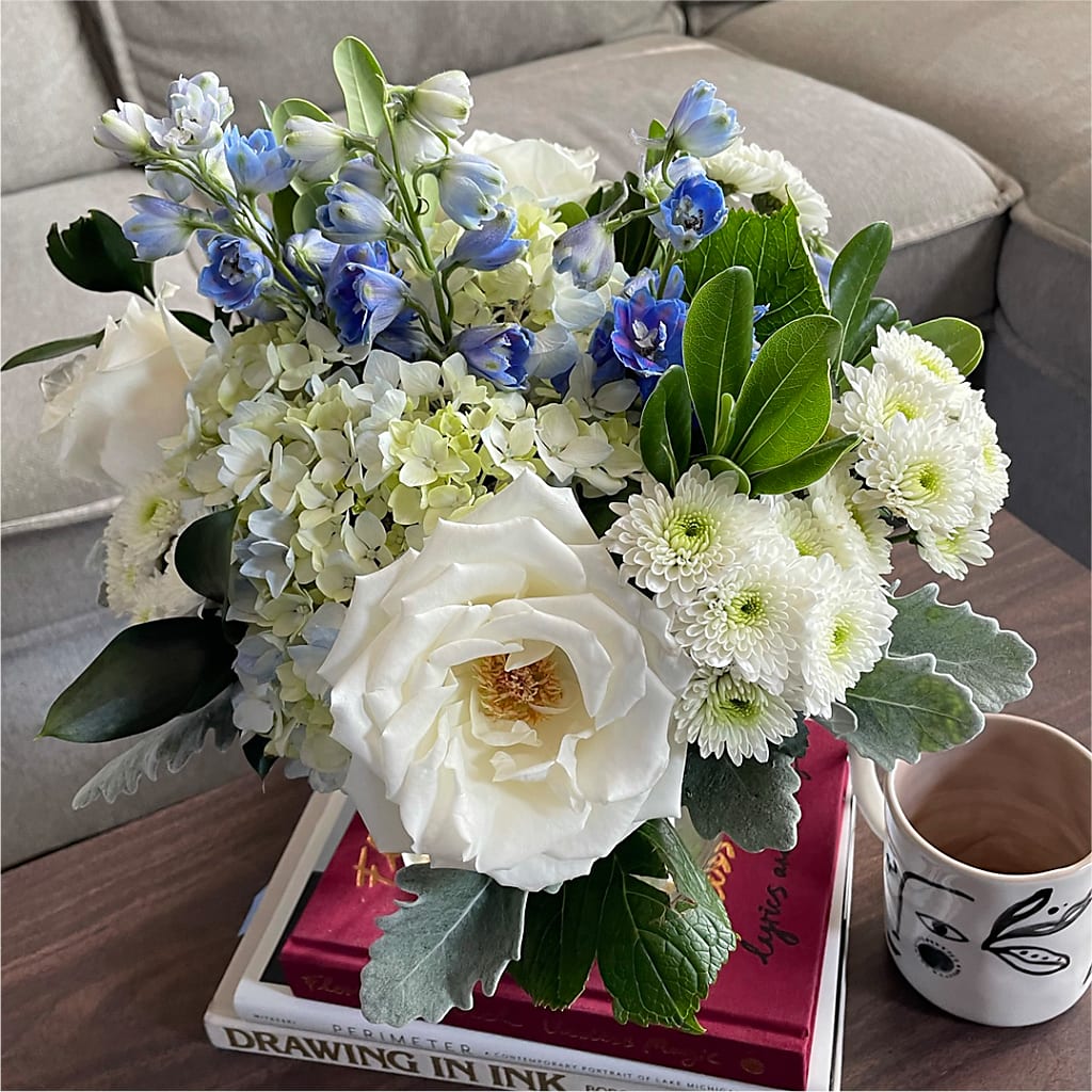 Clear Skies Bouquet –  Fleuriste Lily-rose, Magog PQ
