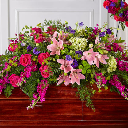 Radiant Tribute Casket Spray –  Fleuriste Lily-rose, Magog PQ