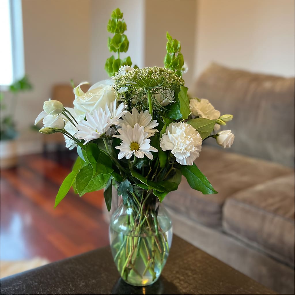 Classic Ivory – A Florist Original –  Fleuriste Lily-rose, Magog PQ
