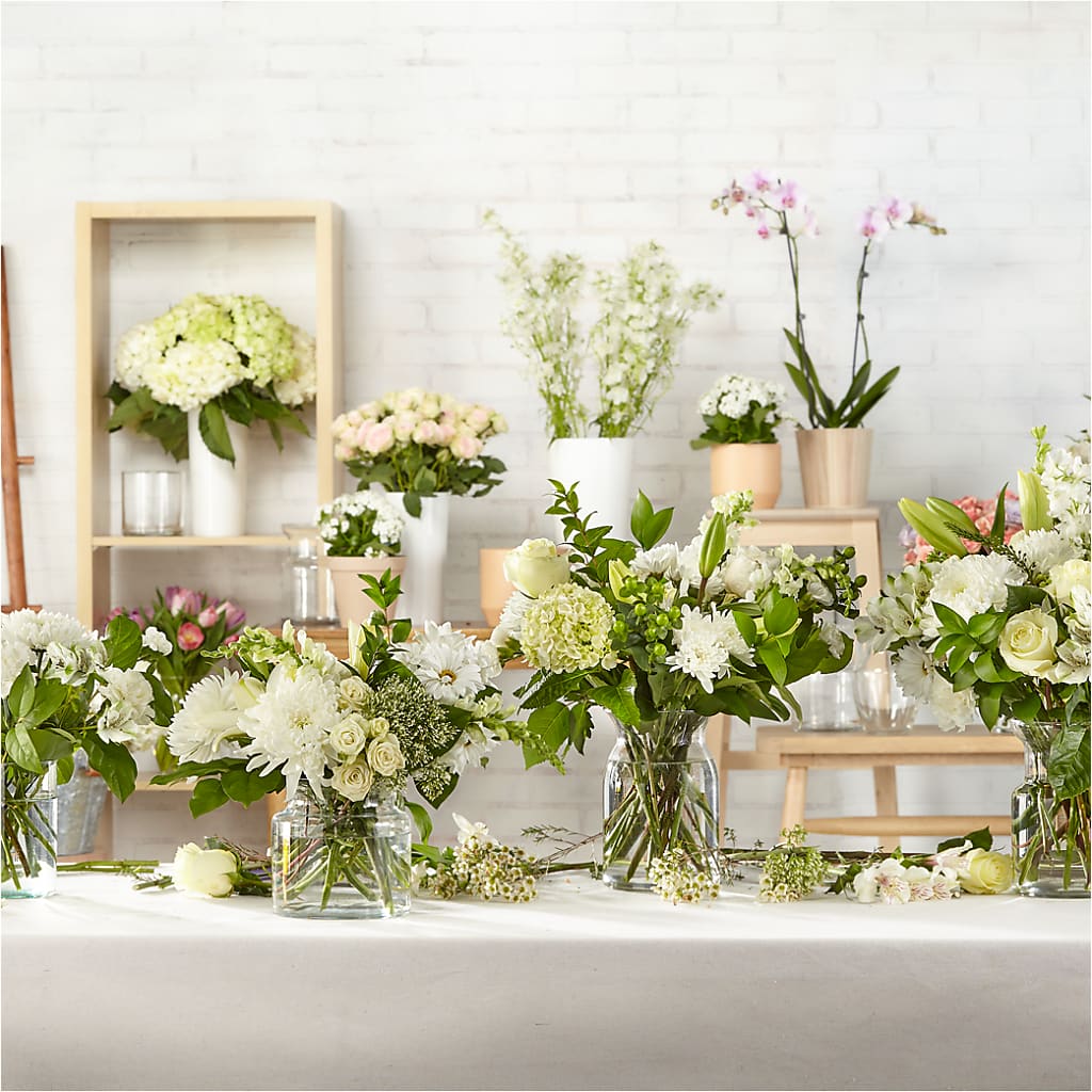 Classic Ivory – A Florist Original –  Fleuriste Lily-rose, Magog PQ