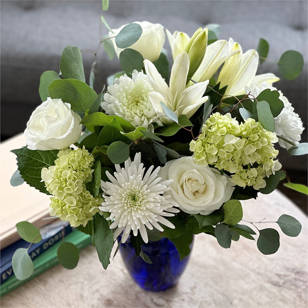 Snowy Dreams Bouquet –  Fleuriste Lily-rose, Magog PQ