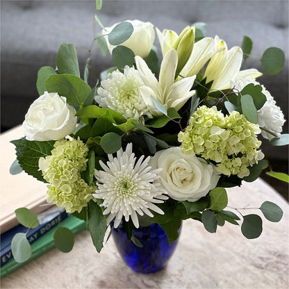 Snowy Dreams Bouquet –  Fleuriste Lily-rose, Magog PQ