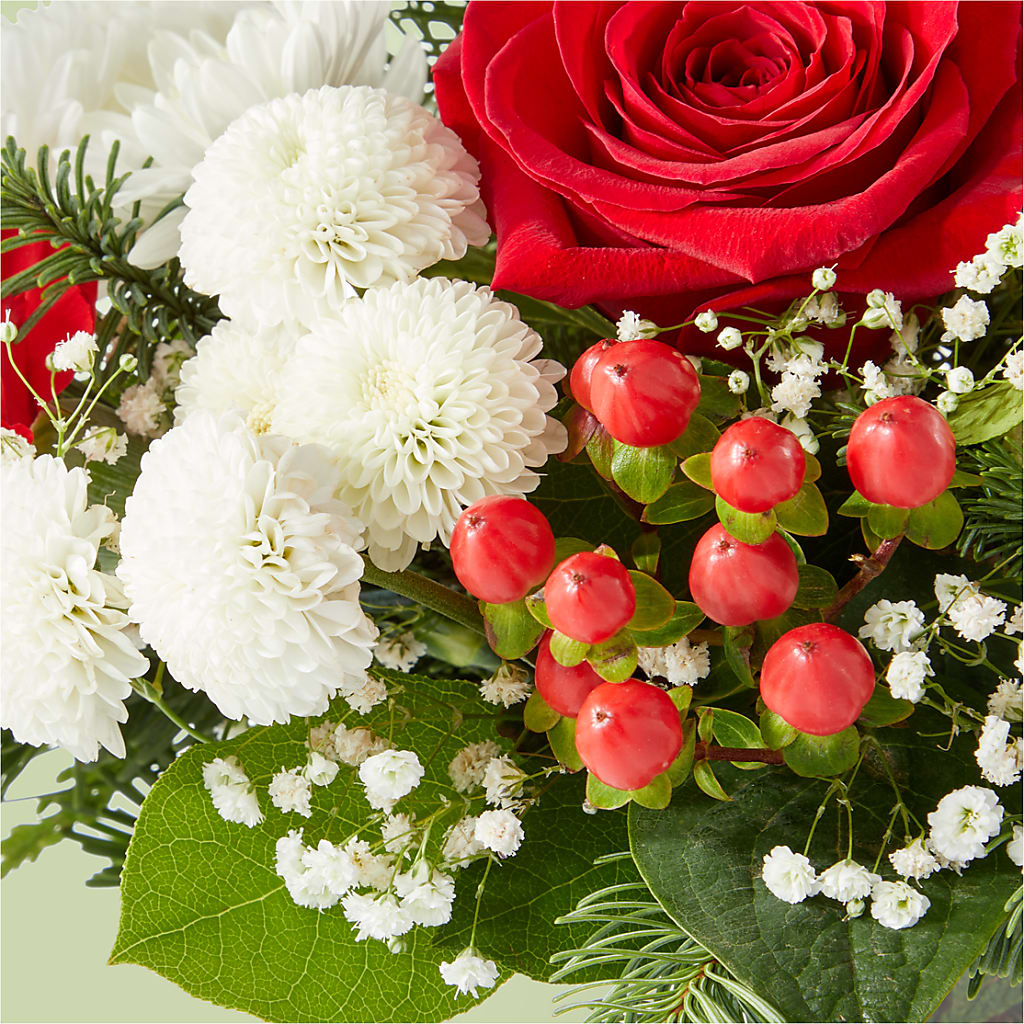 Chance of Flurries Bouquet –  Fleuriste Lily-rose, Magog PQ