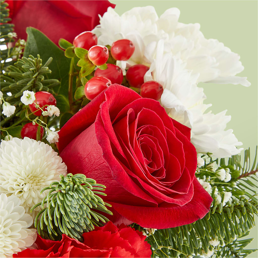 Chance of Flurries Bouquet –  Fleuriste Lily-rose, Magog PQ
