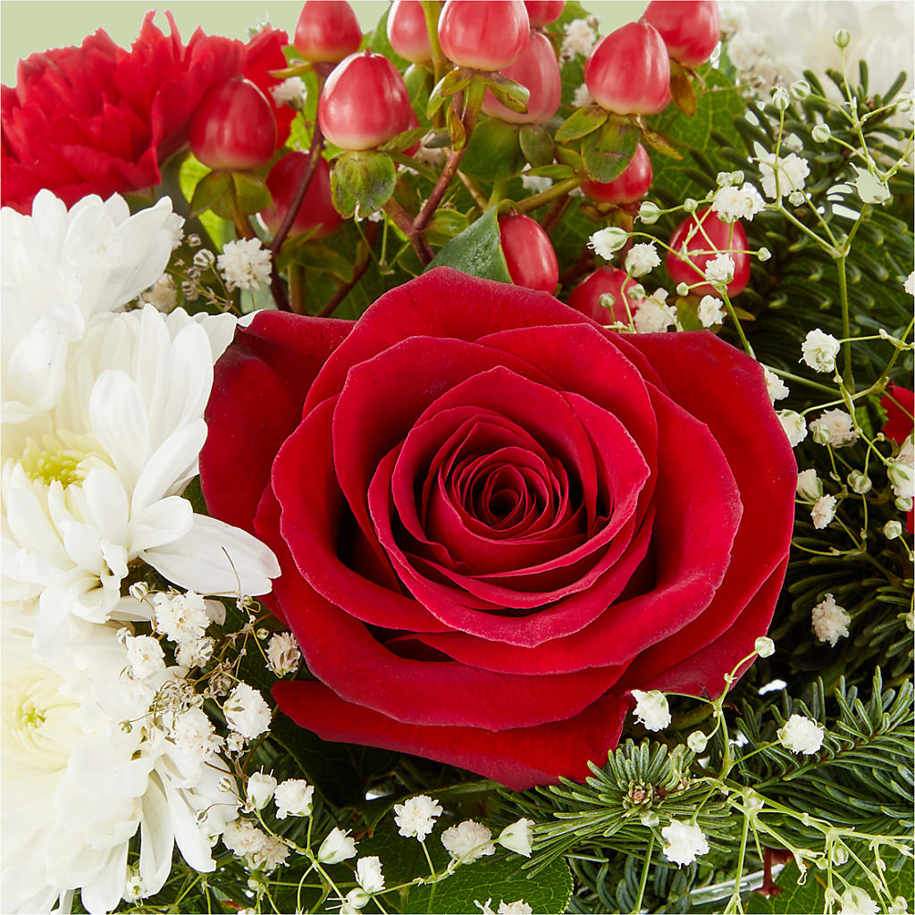 Chance of Flurries Bouquet –  Fleuriste Lily-rose, Magog PQ
