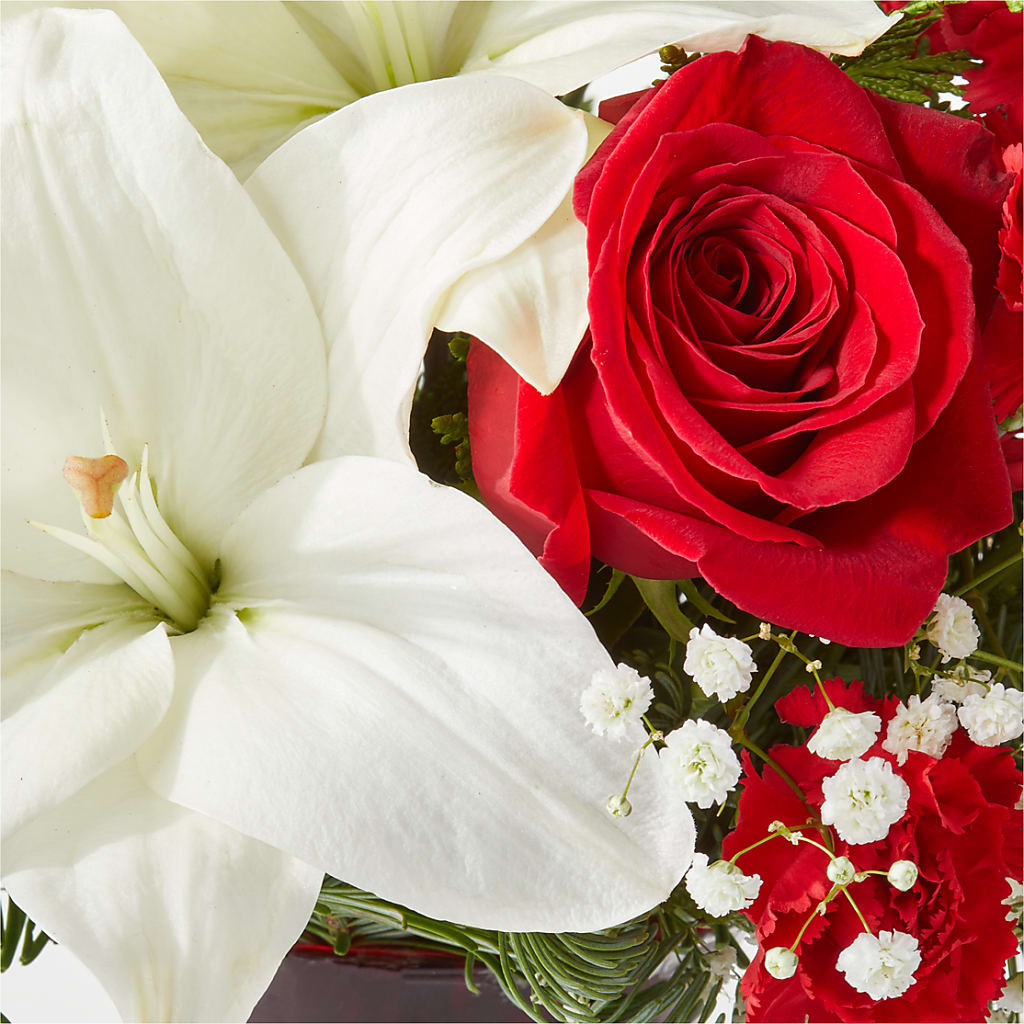 Holiday Season Bouquet –  Fleuriste Lily-rose, Magog PQ