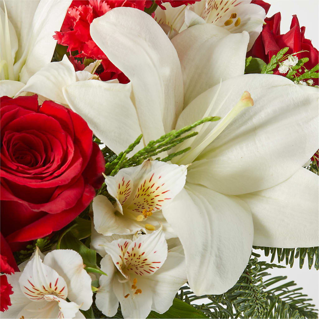 Holiday Season Bouquet –  Fleuriste Lily-rose, Magog PQ
