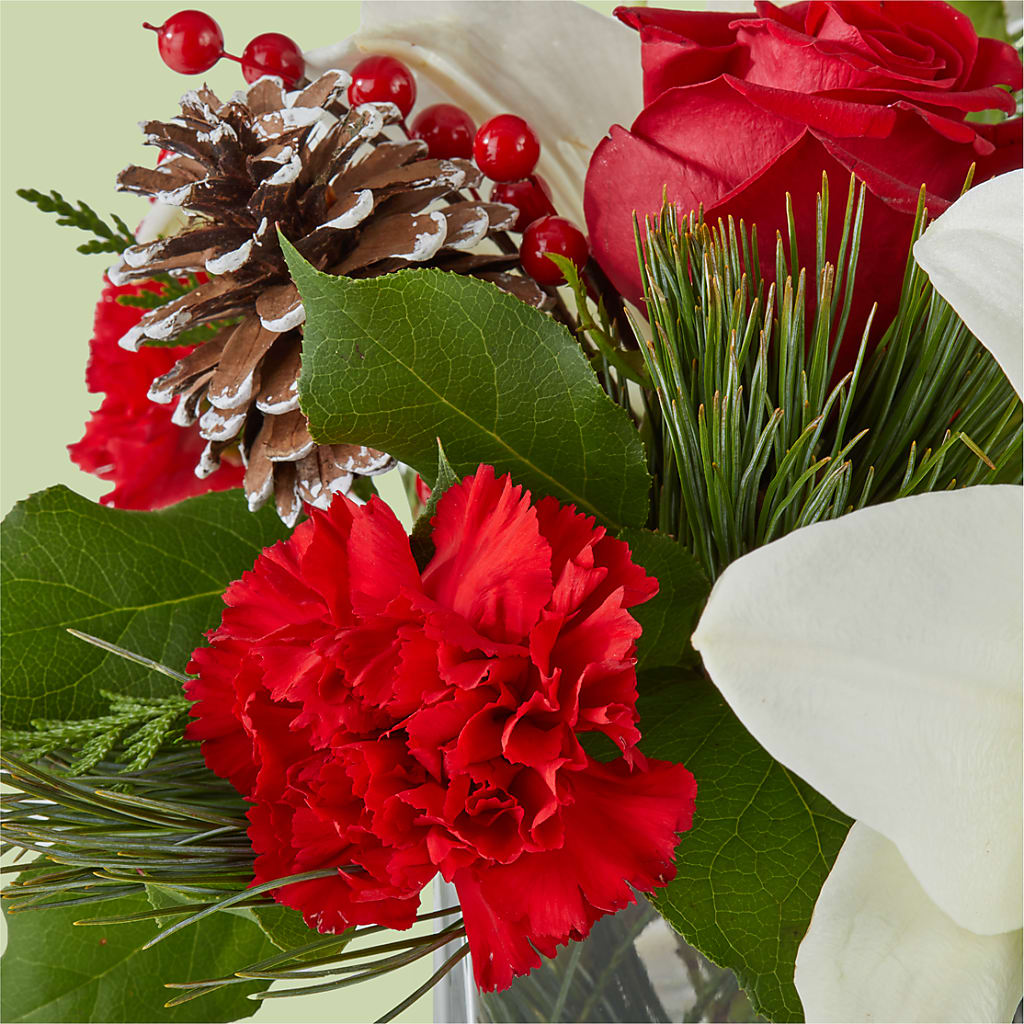 Glistening Icicles Bouquet –  Fleuriste Lily-rose, Magog PQ