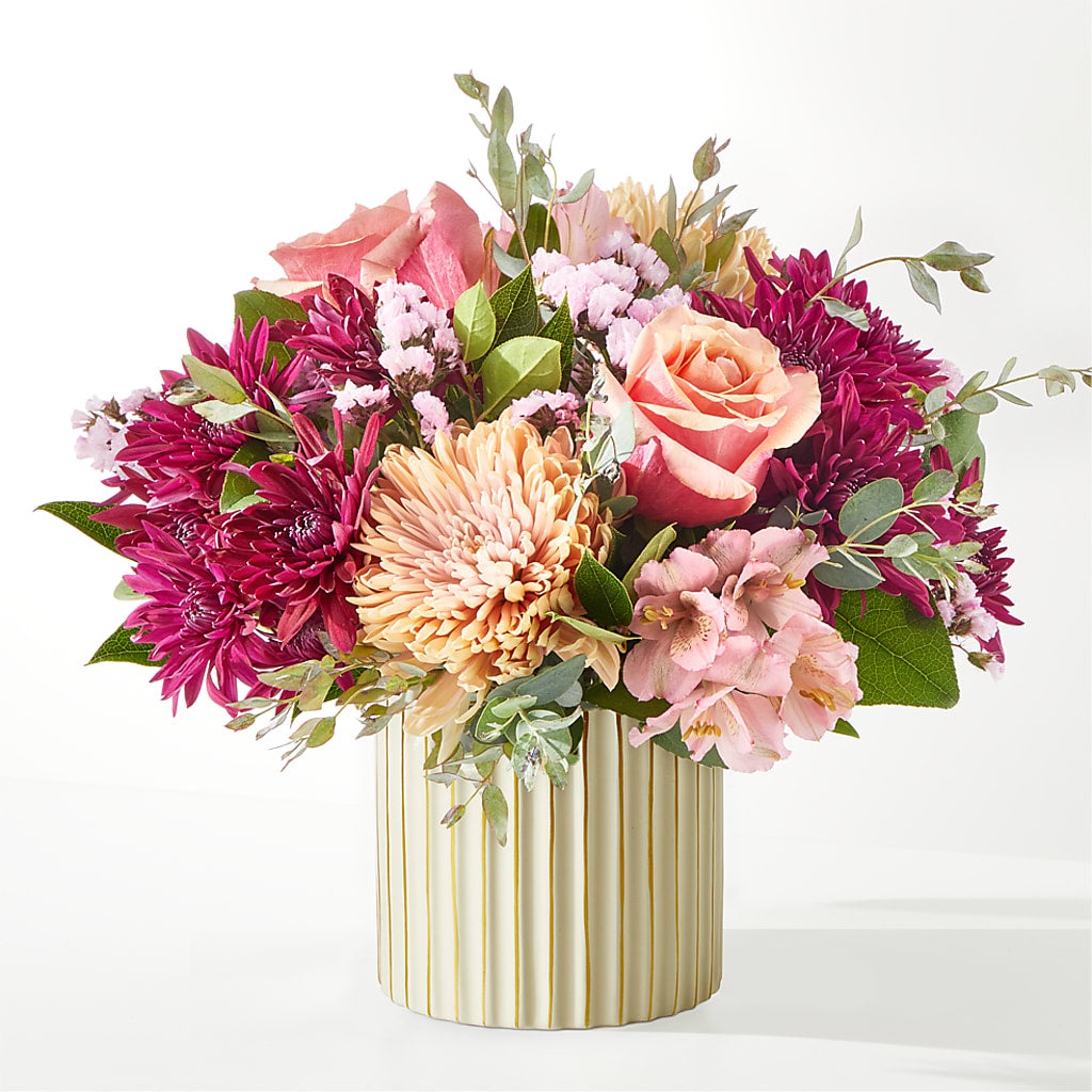 Berry Cobbler Bouquet with Ivory Vase –  Fleuriste Lily-rose, Magog PQ