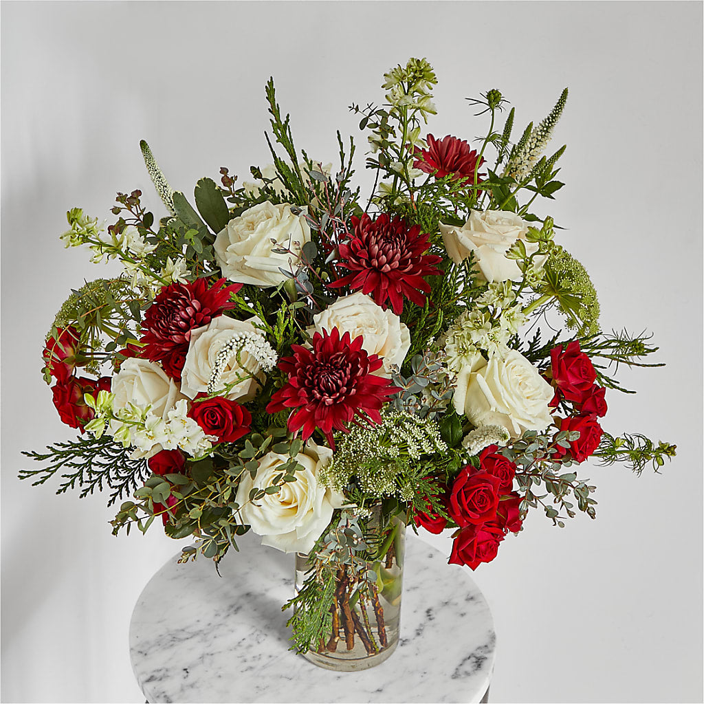 Favorite Traditions Bouquet –  Fleuriste Lily-rose, Magog PQ