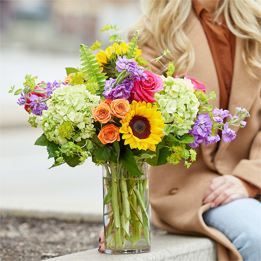 Vibrant Greetings Bouquet –  Fleuriste Lily-rose, Magog PQ