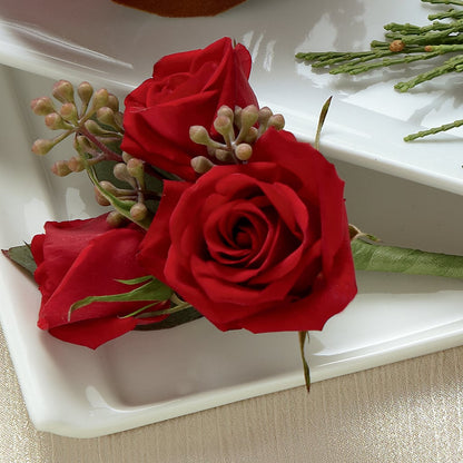 Red Spray Rose Boutonniere –  Fleuriste Lily-rose, Magog PQ