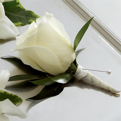 White Rose Boutonniere –  Fleuriste Lily-rose, Magog PQ